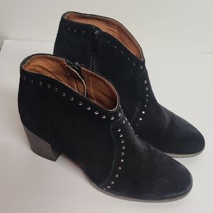 FRYE Nora black ankle boots with studded detail 2 3/4 chunky heel sz 8B Western
